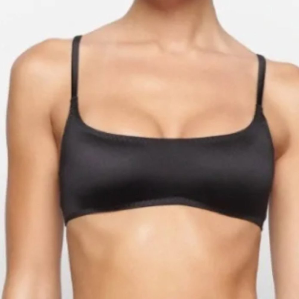 (2426) SKIMS NWOT SCOOP SATIN BRALETTE ** ONYX Sz XS