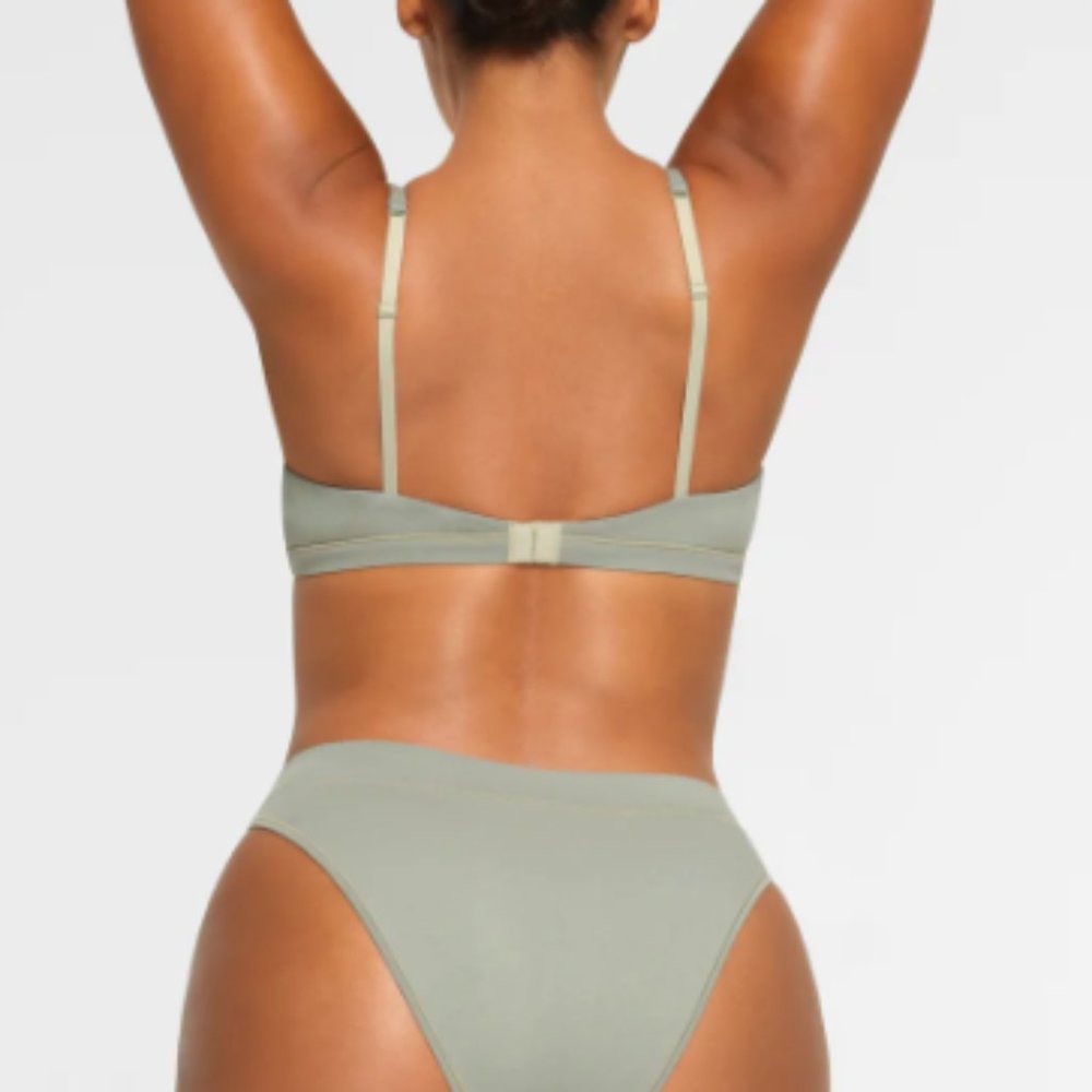 (2428) NWT SKIMS Cotton Jersey TRIANGLE BRALETTE - MINERAL - XL (SIZE SOLD …