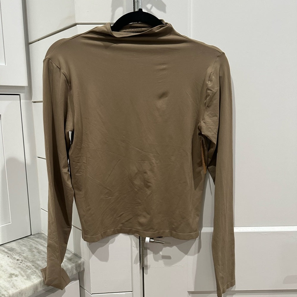 (2436) NWT SKIMS Long Sleeve Cropped Turtleneck in DESERT Sz 2X