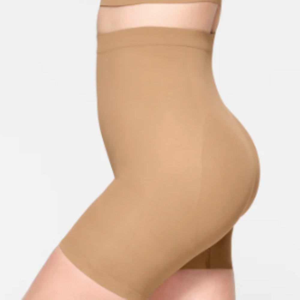 (2444) NWOT SKIMS SEAMLESS SCULPT MID THIGH in OCHRE Sz S/M