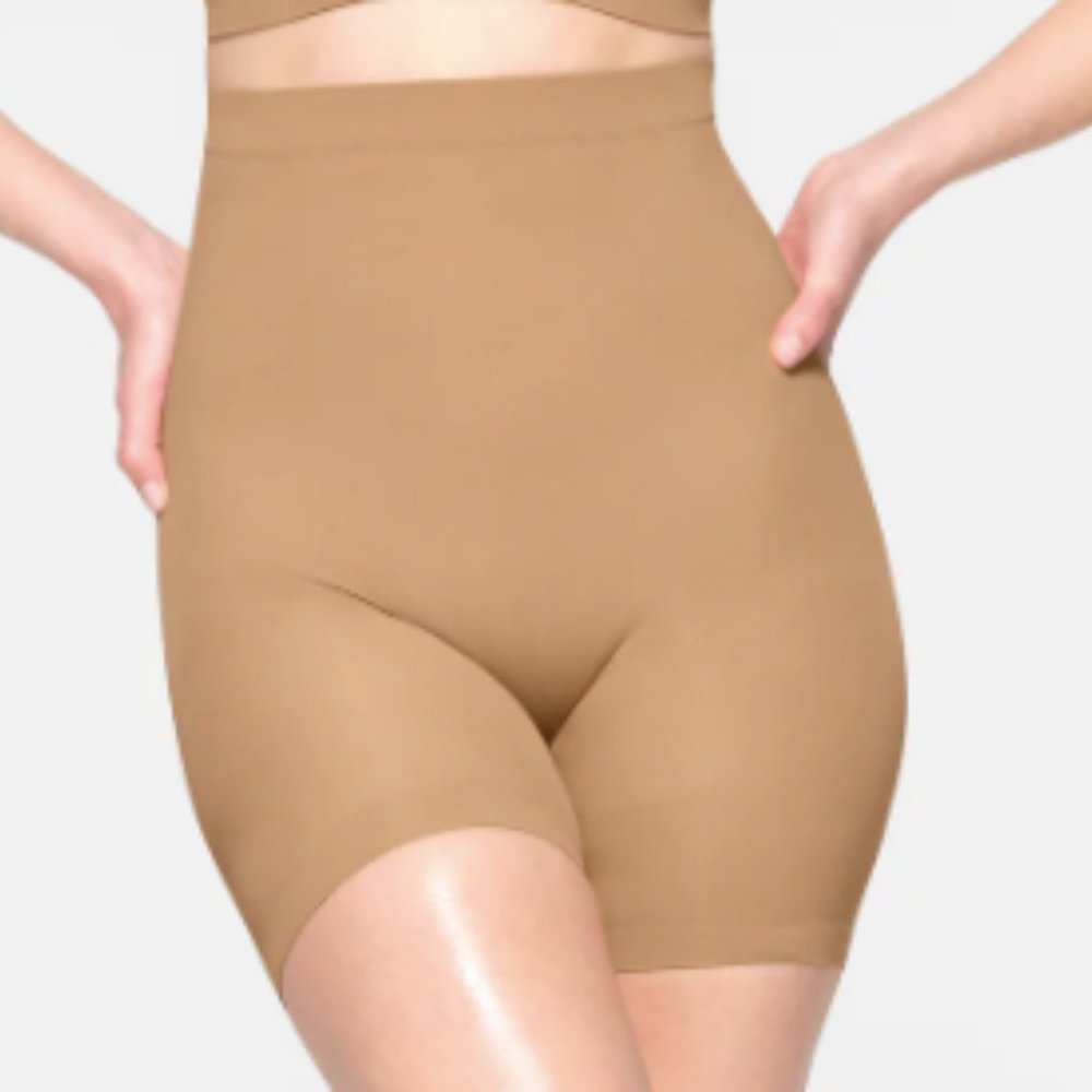 (2444) NWOT SKIMS SEAMLESS SCULPT MID THIGH in OCHRE Sz S/M