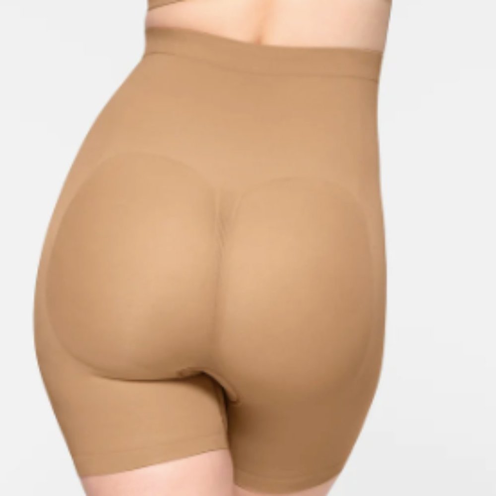 (2444) NWOT SKIMS SEAMLESS SCULPT MID THIGH in OCHRE Sz S/M
