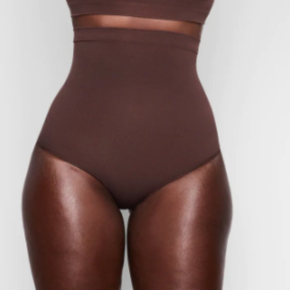 (2451) SKIMS SEAMLESS SCULPT HIGH-WAISTED BRIEF - COCOA Sz L/XL