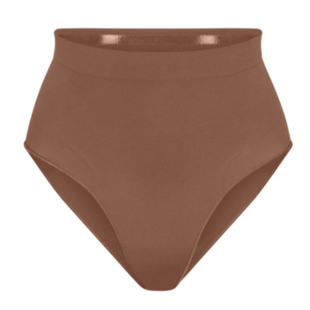 (2453) NWOT SKIMS SEAMLESS SCULPT MID-WAISTED BRIEF - JASPER S/M