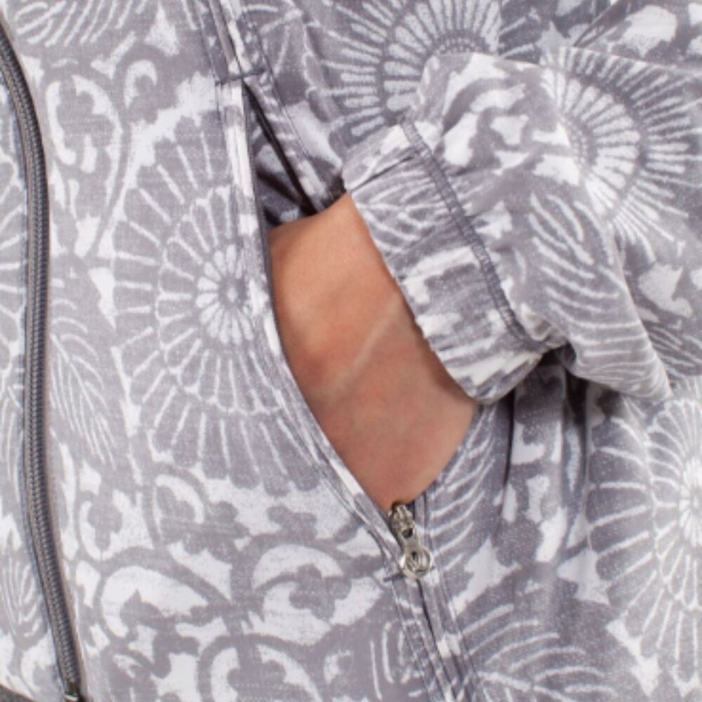 (2475) LULULEMON Run: Travel To Track Jacket *Print Sz 10/12 P2P=17.5" **LOVED**