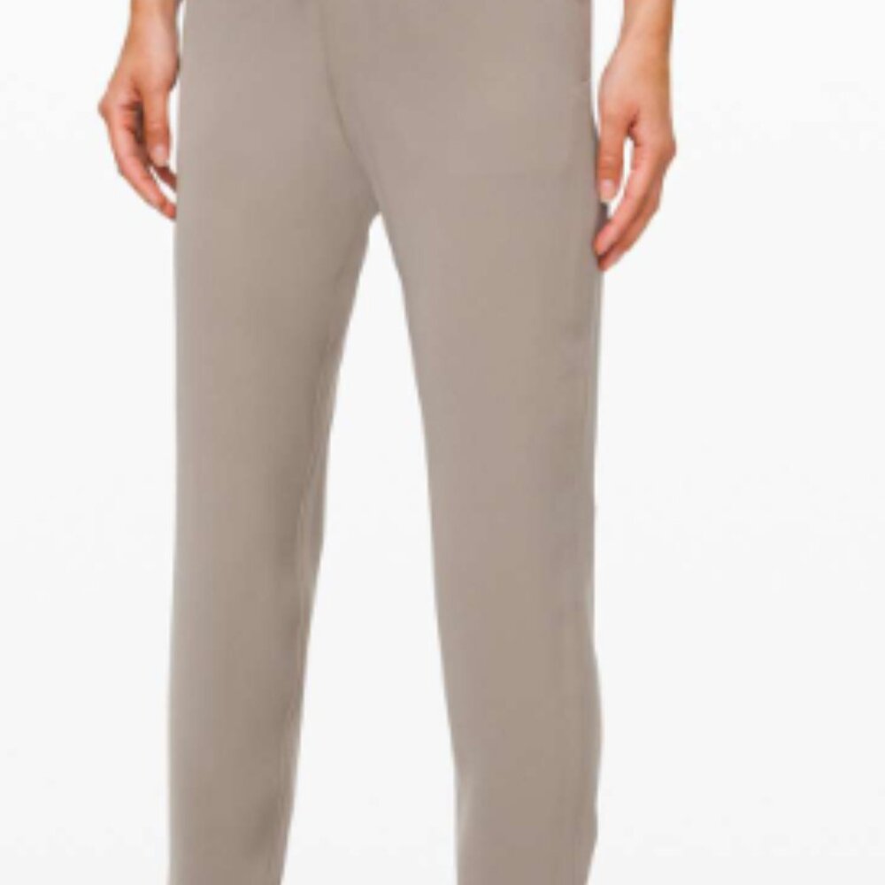 (2484) 🍋 LULULEMON On the Fly 7/8 Pant *Woven Sz 2 in Carbon Dust