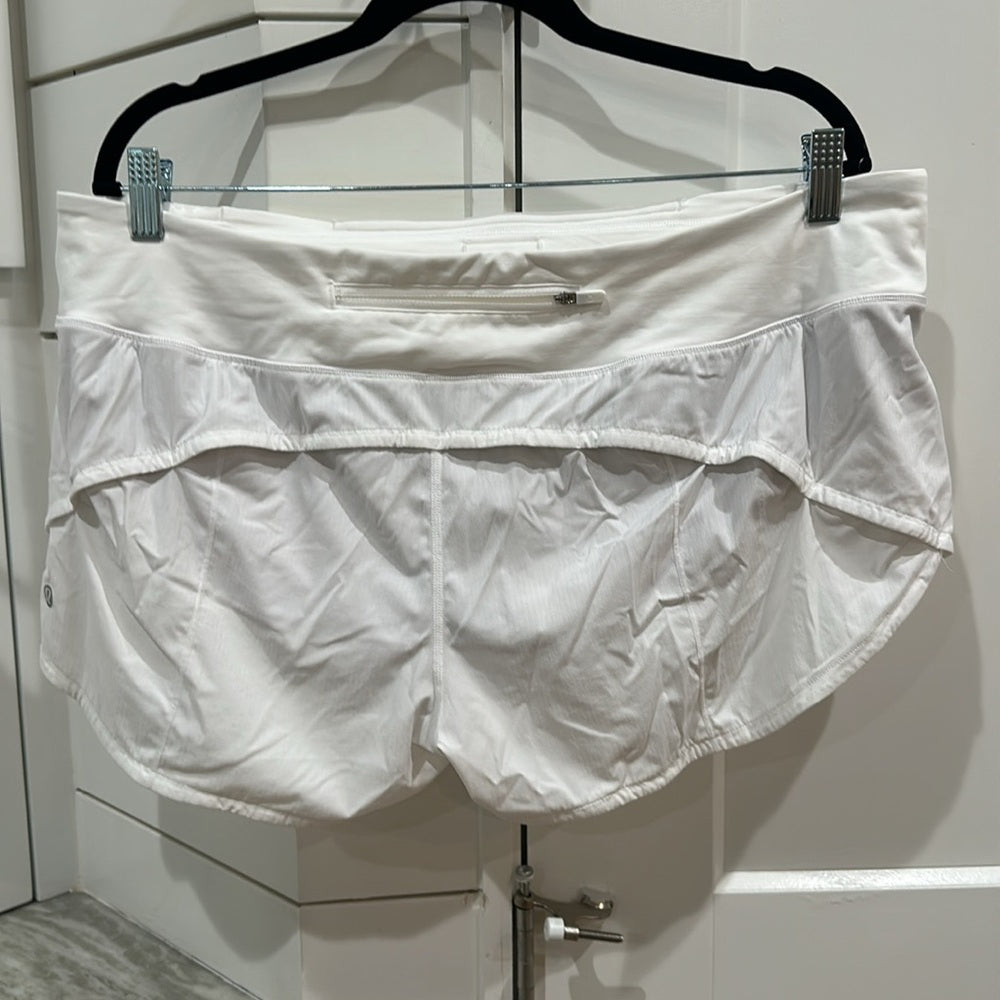 (2491) Lululemon Speed Up Short *2.5" in Sz 14 Whte