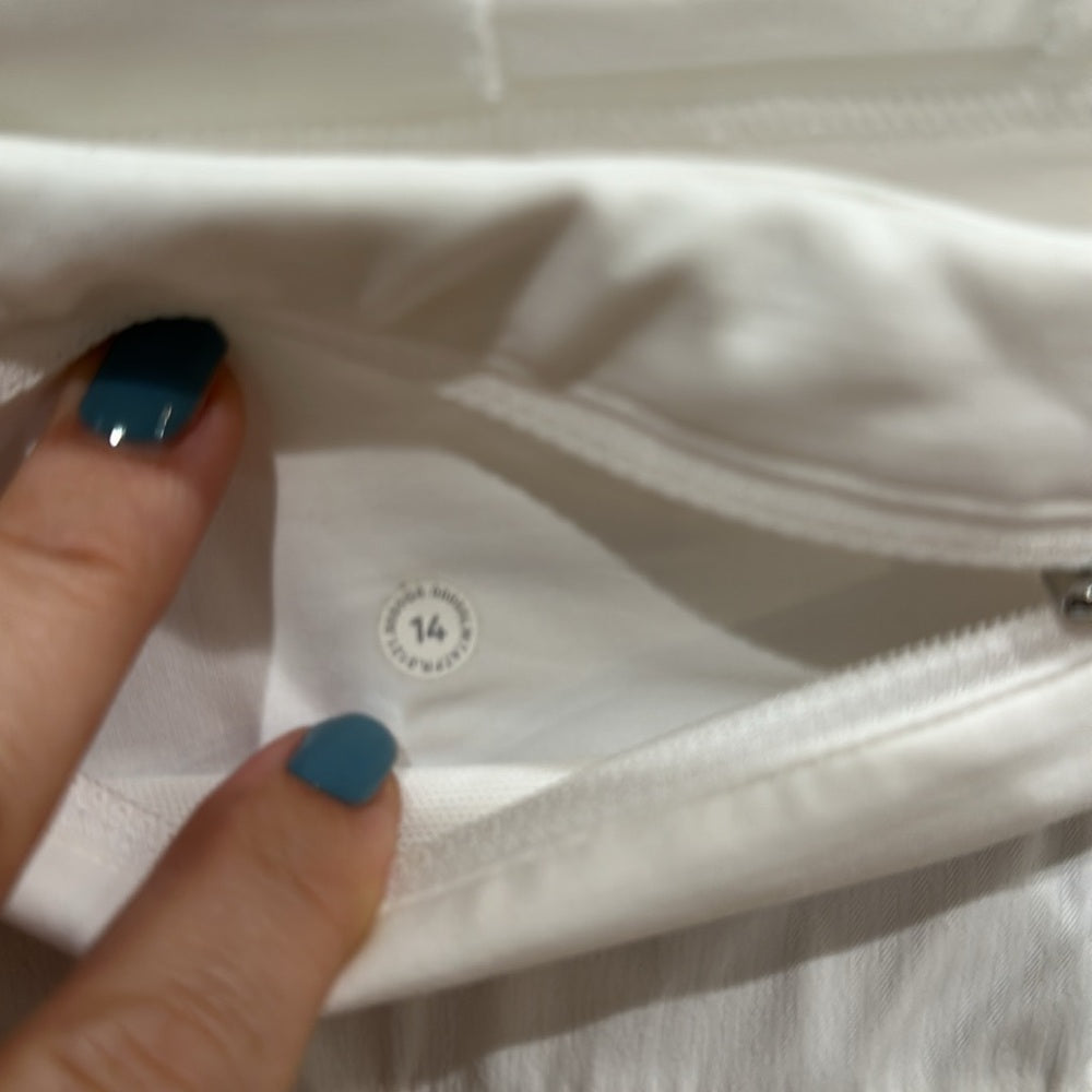 (2491) Lululemon Speed Up Short *2.5" in Sz 14 Whte