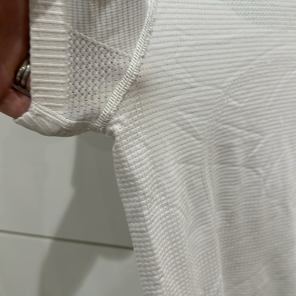 (2493)  🍋 LULULEMON RUN: Swiftly Tech Short Sleeve Crew Sz 4 **LOVED