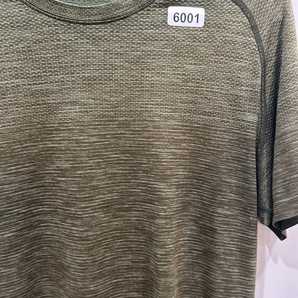 (6001) LULULEMON MENS Metal Vent Tech Short Sleeve Sz L