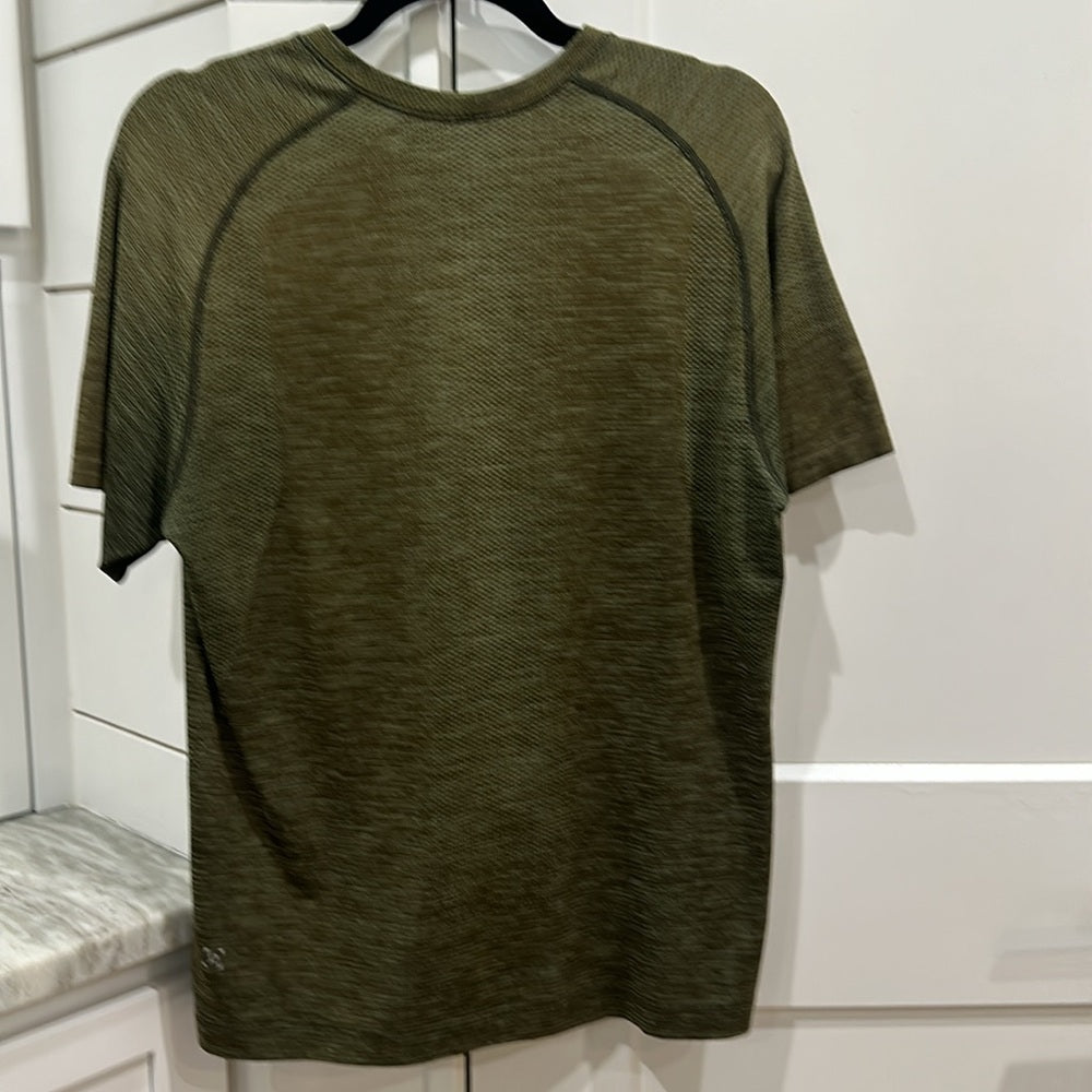 (6001) LULULEMON MENS Metal Vent Tech Short Sleeve Sz L