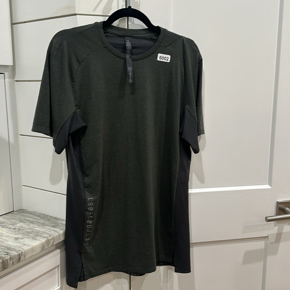 (6002) LULULEMON MENS Always Agile Short Sleeve Sz M *Limited Edition