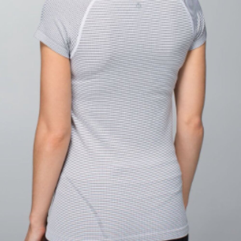 (6014)  🍋 LULULEMON RUN: Swiftly Tech Short Sleeve *Stripe Sz 12