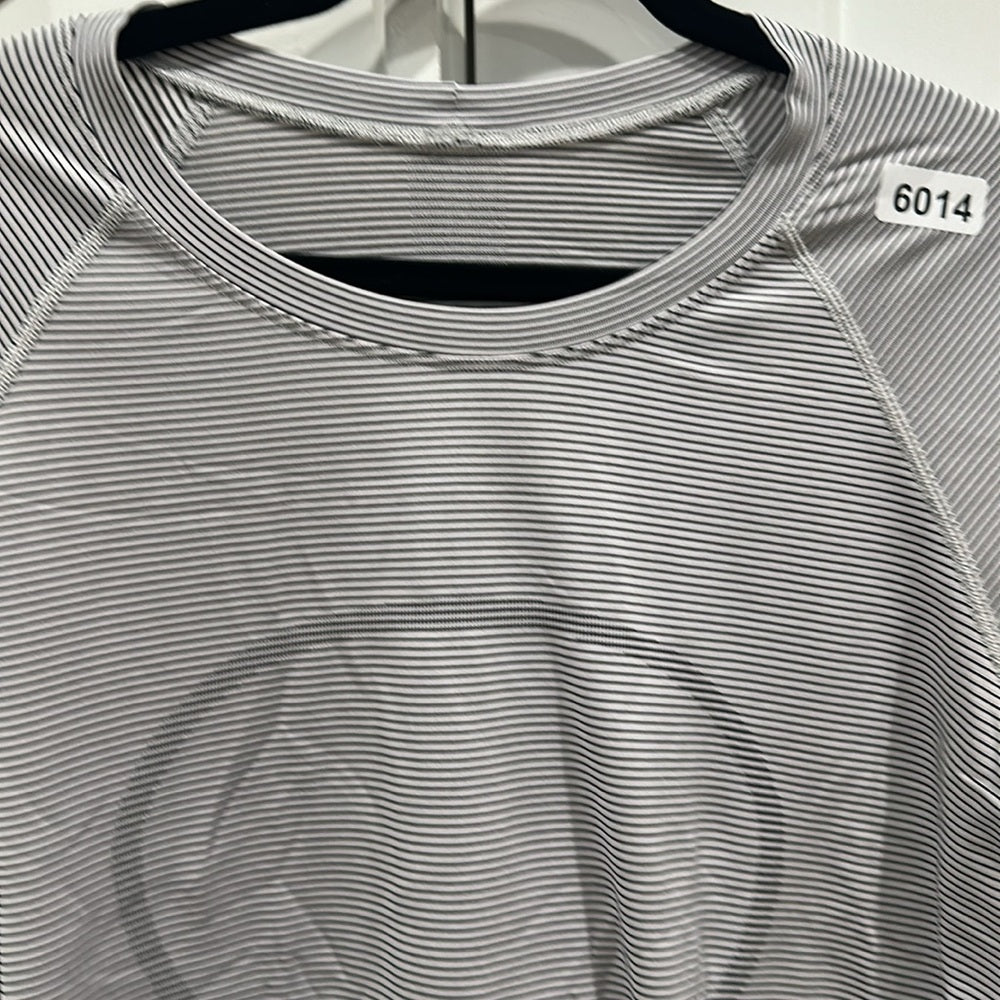 (6014)  🍋 LULULEMON RUN: Swiftly Tech Short Sleeve *Stripe Sz 12