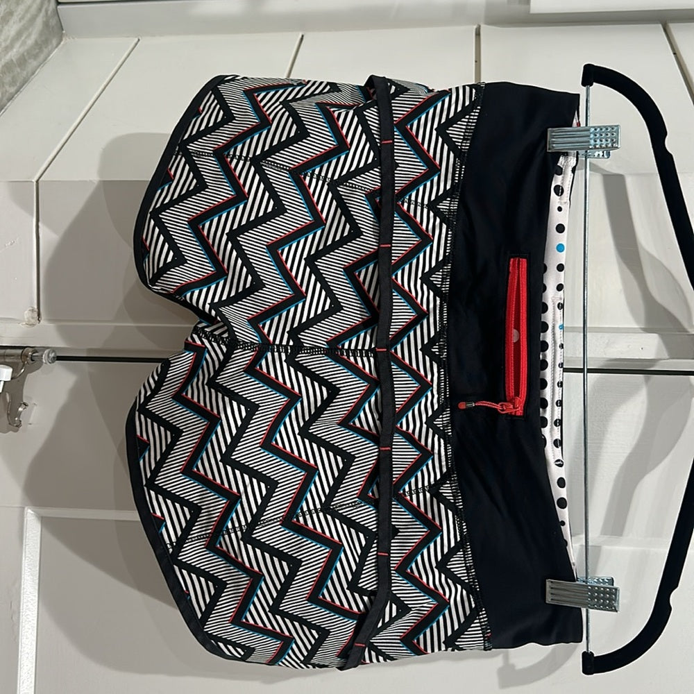 (6017) Lululemon Speed Short 2014 Seawheeze - 3D Chevron Sz 6