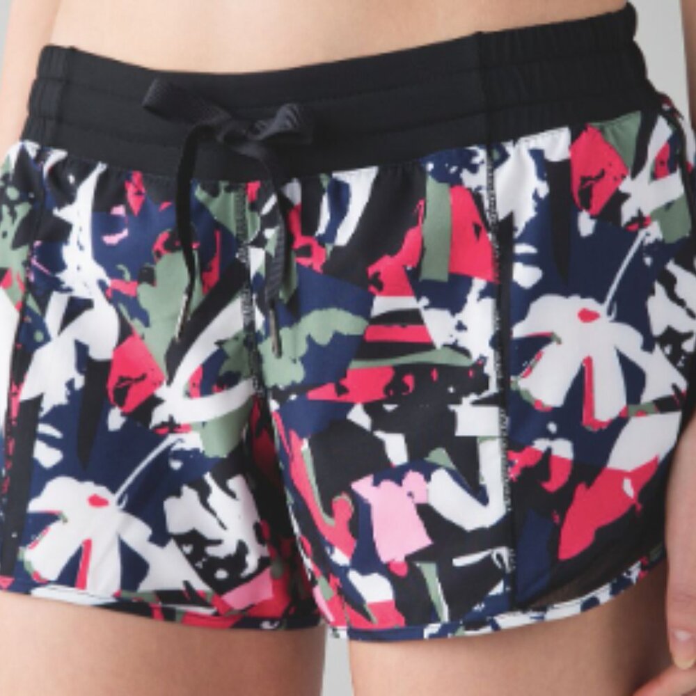 (6019) LULULEMON Hotty Hot Short (Long) Sz 6/8 **LOVED** (W=14")