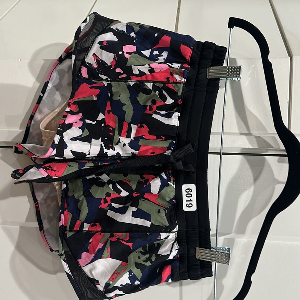 (6019) LULULEMON Hotty Hot Short (Long) Sz 6/8 **LOVED** (W=14")