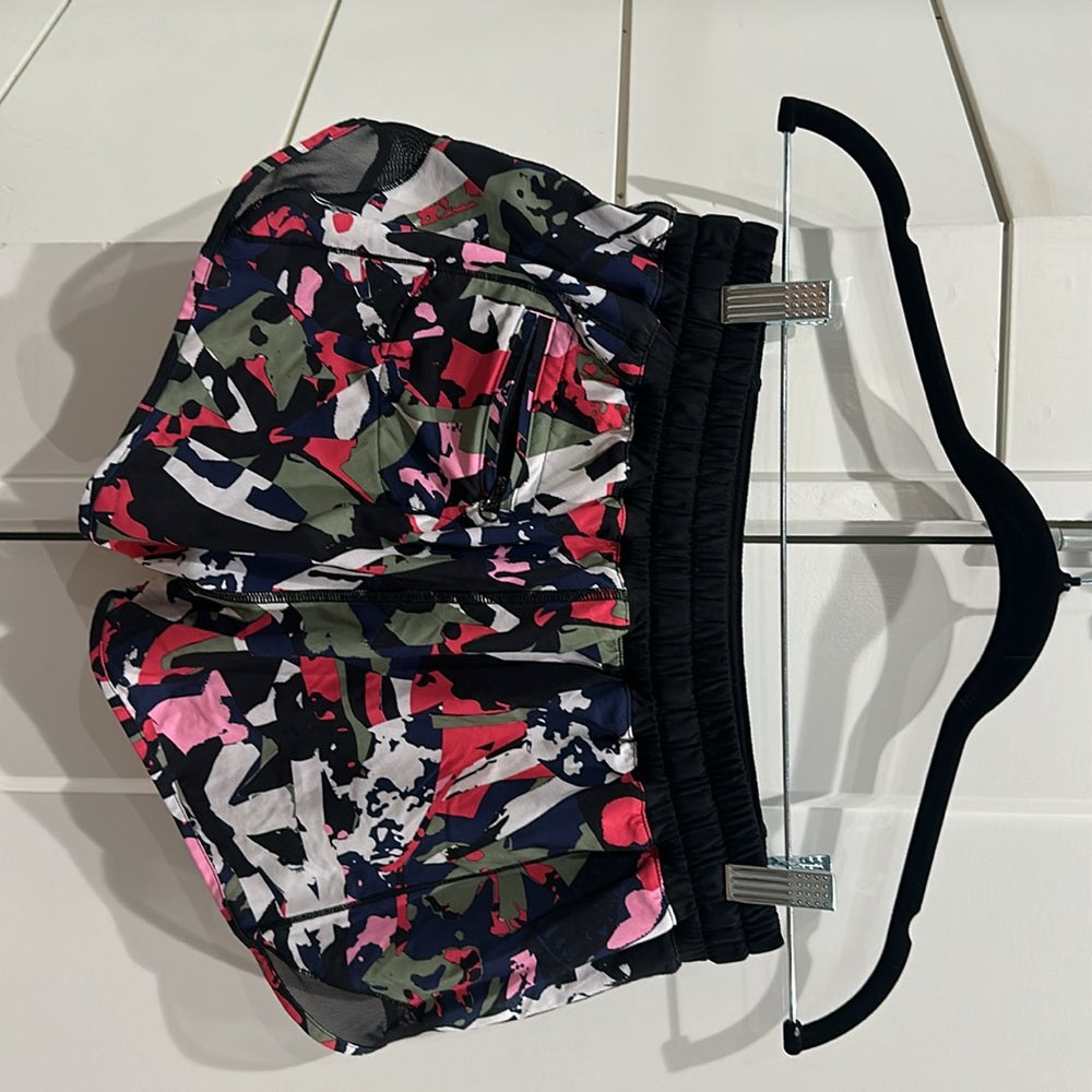 (6019) LULULEMON Hotty Hot Short (Long) Sz 6/8 **LOVED** (W=14")