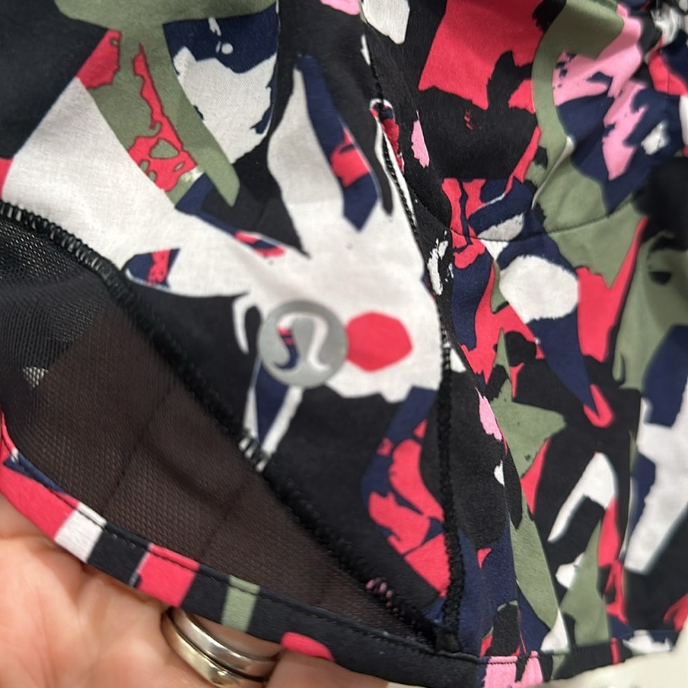 (6019) LULULEMON Hotty Hot Short (Long) Sz 6/8 **LOVED** (W=14")