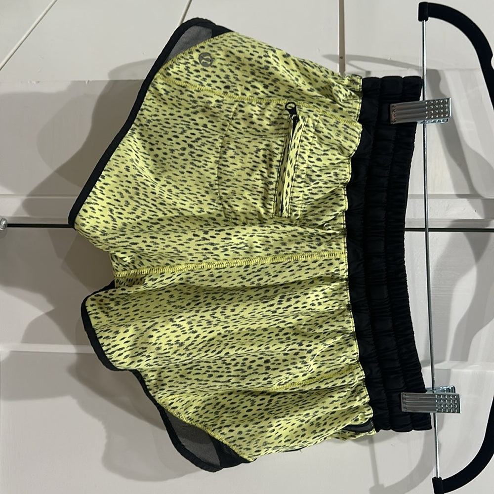 (6020) LULULEMON Hotty Hot Short  Sz 6
