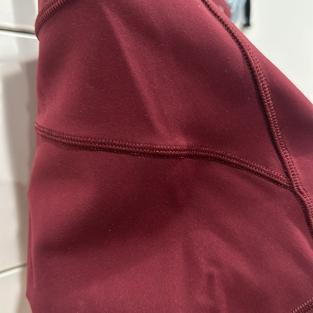 (6024) LULULEMON In Movement Short *Everlux 2.5" Sz 8 in DEEP ROUGE