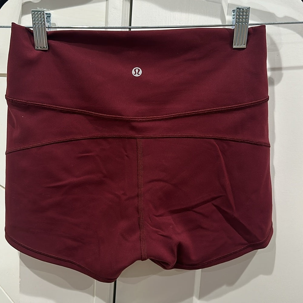 (6024) LULULEMON In Movement Short *Everlux 2.5" Sz 8 in DEEP ROUGE