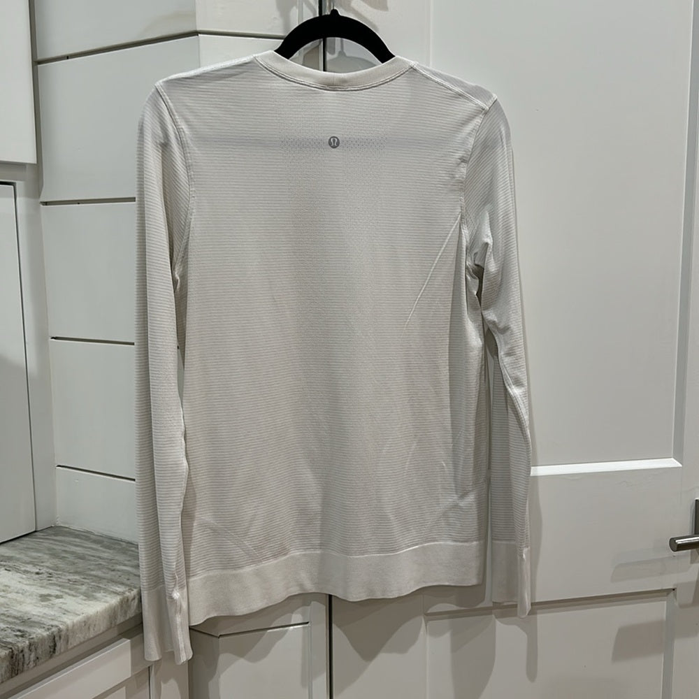 (6025)  🍋 LULULEMON RUN: Swiftly Tech Long Sleeve Crew Sz 6 WHITE EUC