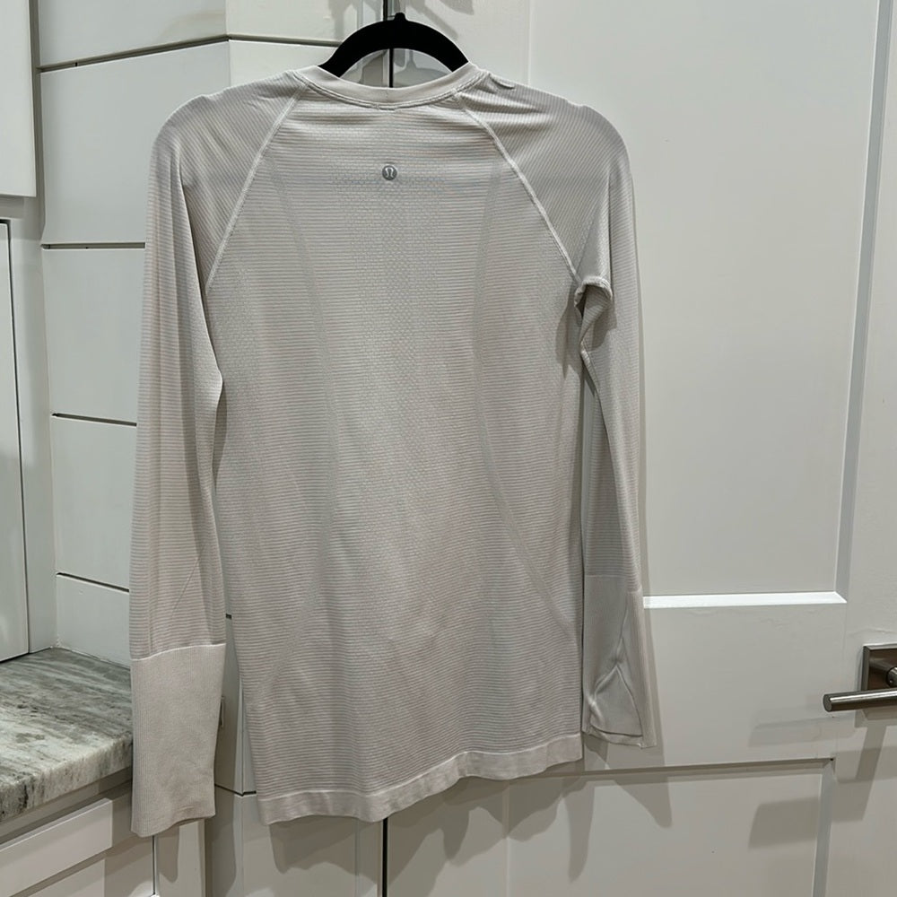 (6026)  🍋 LULULEMON RUN: Swiftly Tech Long Sleeve Crew Sz 6 WHITE VGUC