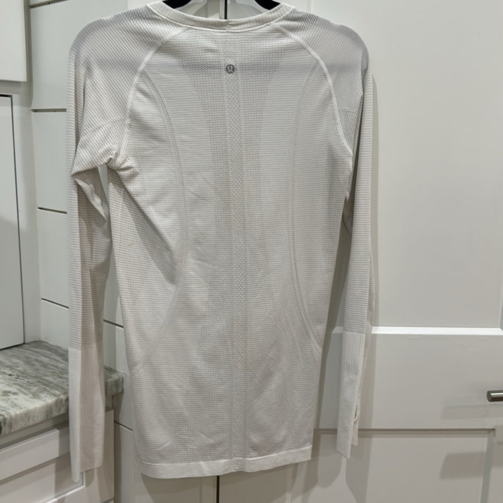 (2152)  🍋 LULULEMON RUN: Swiftly Tech Long Sleeve Crew Sz 8 WHITE *UC