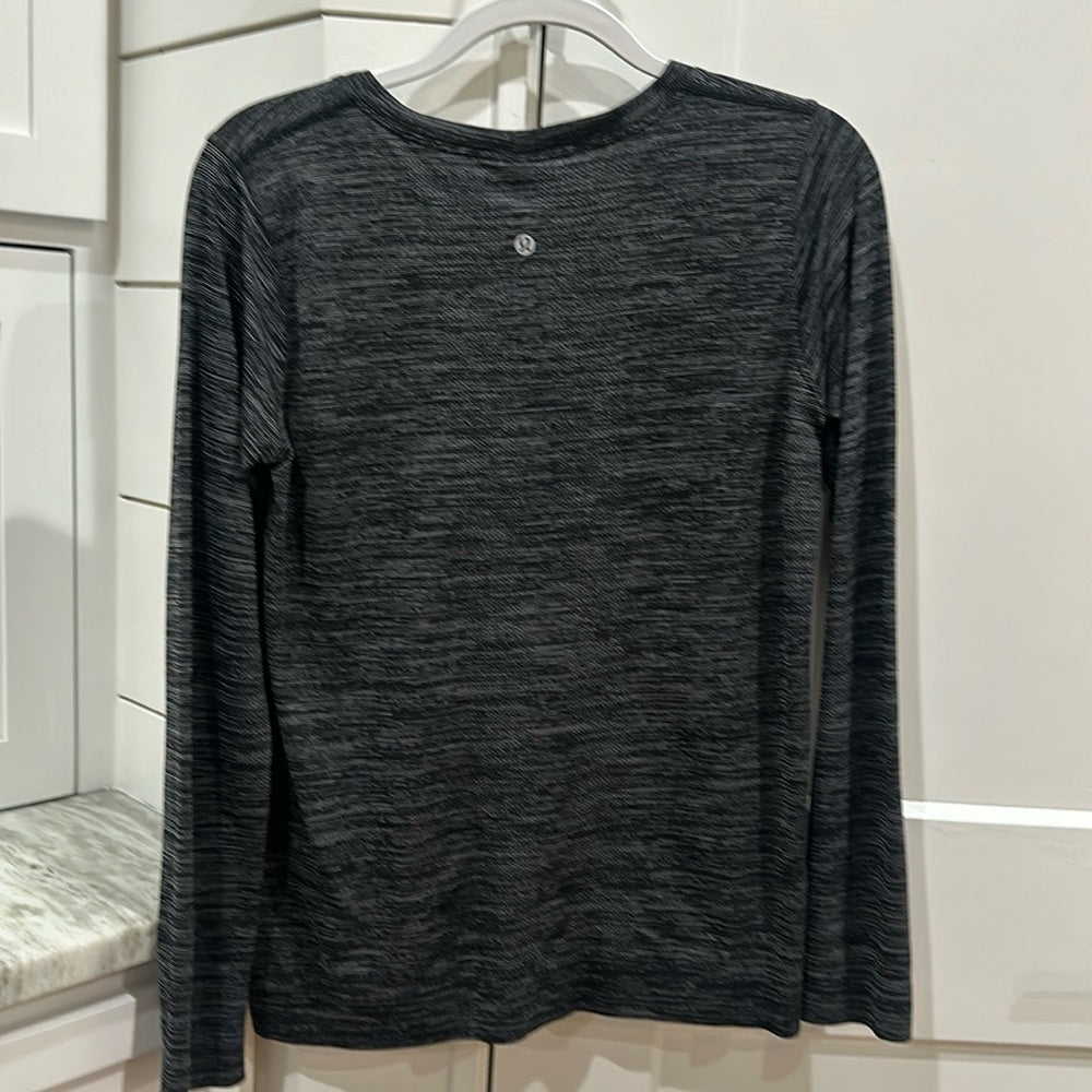 (2037)  🍋 LULULEMON SWIFTLY LONG SLEEVE CREW Sz 8 *EUC