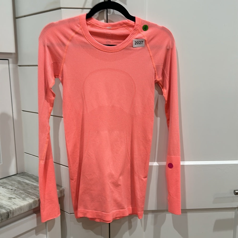 (2027)  🍋 LULULEMON RUN: Swiftly Tech Long Sleeve Crew Sz 4 *EUC