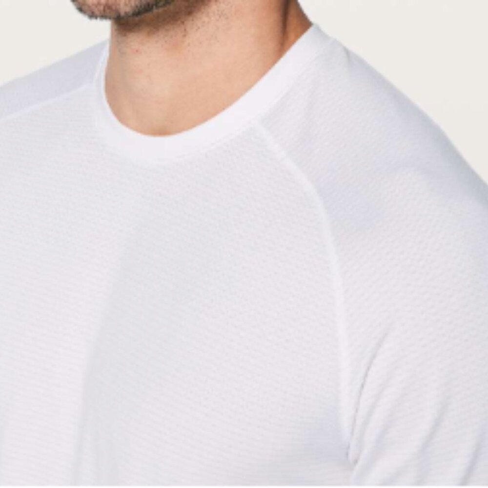 (6059) LULULEMON MENS Metal Vent Tech Short Sleeve Sz L