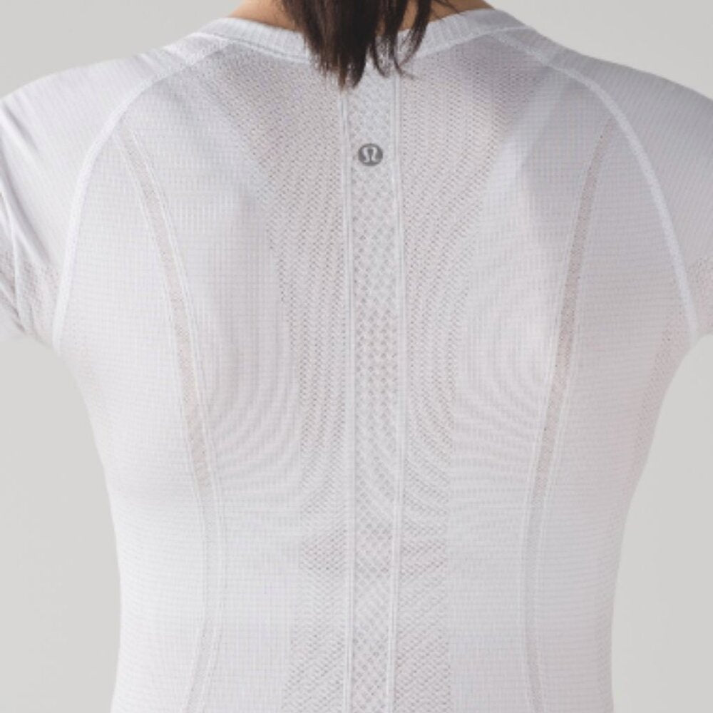 (6062)  🍋 LULULEMON RUN: Swiftly Tech Short Sleeve Crew Sz 6 **LOVED