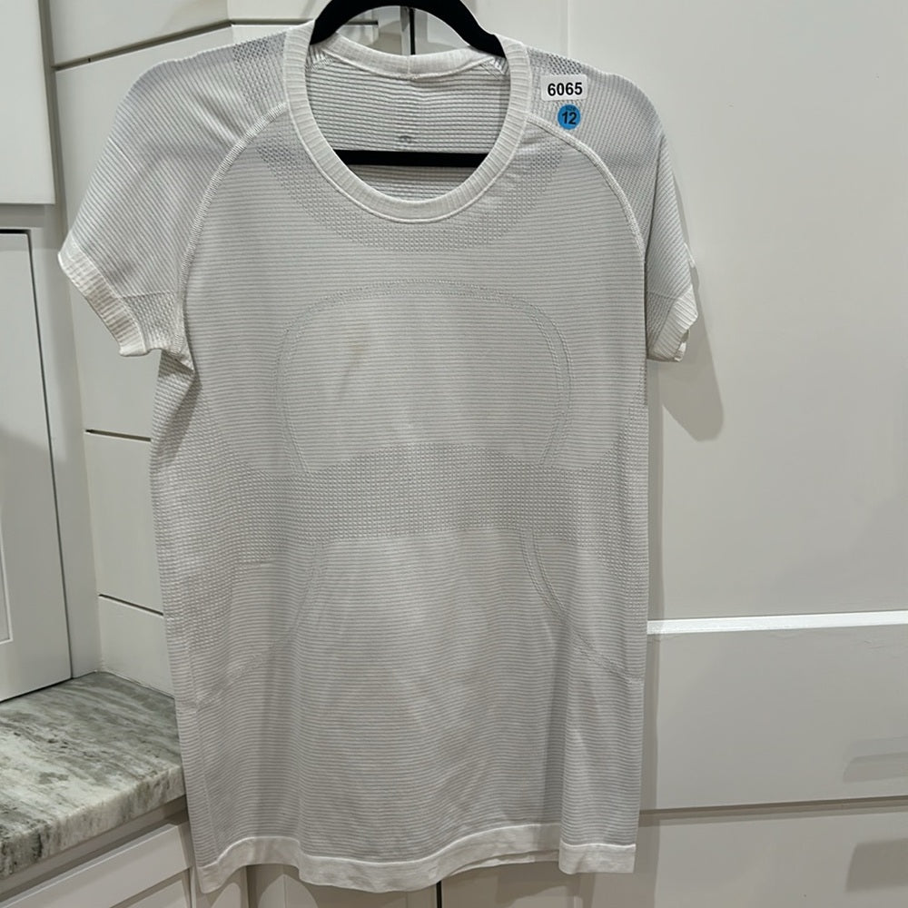 (6065)  🍋 LULULEMON RUN: Swiftly Tech Short Sleeve Crew Sz 12 **LOVED