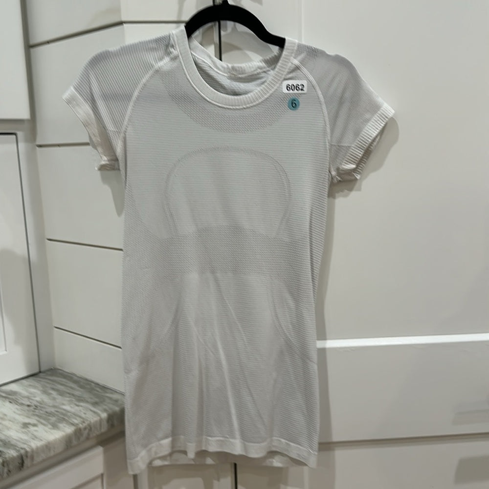 (6062)  🍋 LULULEMON RUN: Swiftly Tech Short Sleeve Crew Sz 6 **LOVED