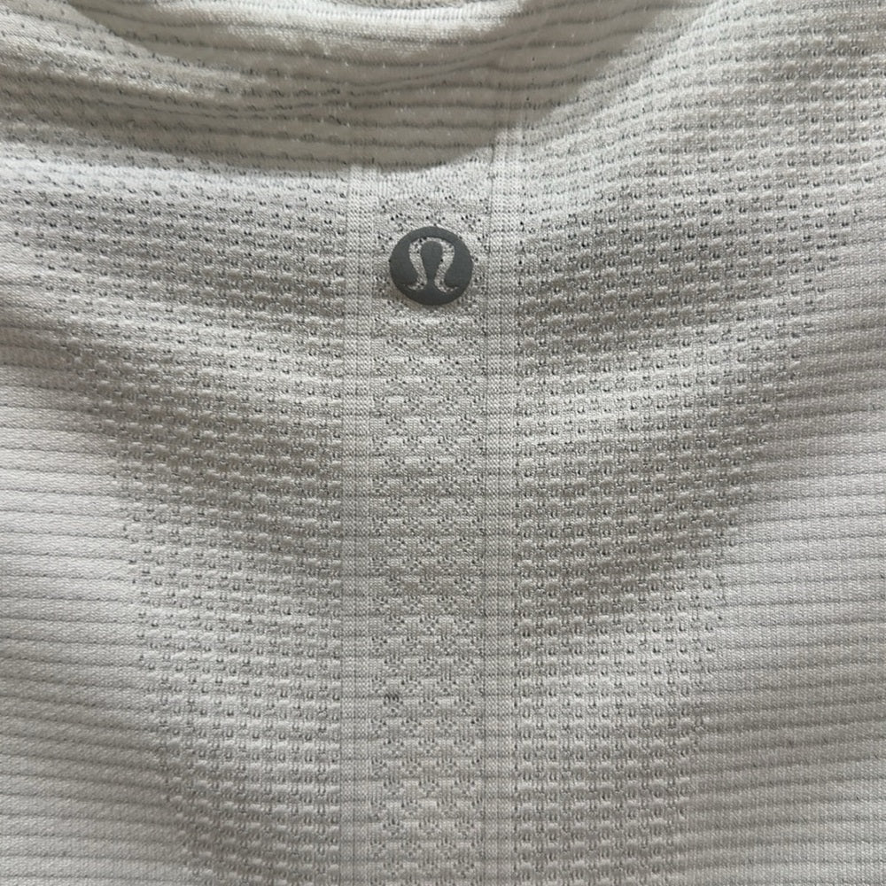 (6062)  🍋 LULULEMON RUN: Swiftly Tech Short Sleeve Crew Sz 6 **LOVED