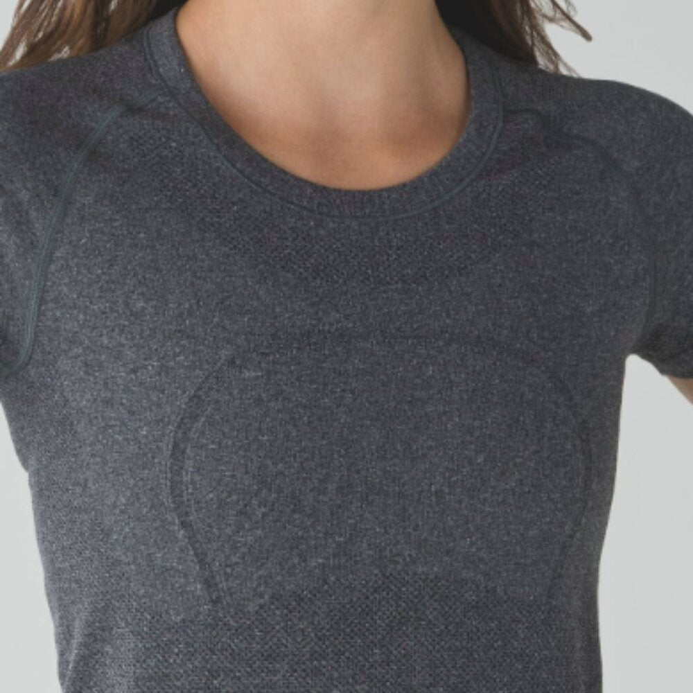 (6068)  🍋 LULULEMON RUN: Swiftly Tech Short Sleeve Crew Sz 4 **LOVED