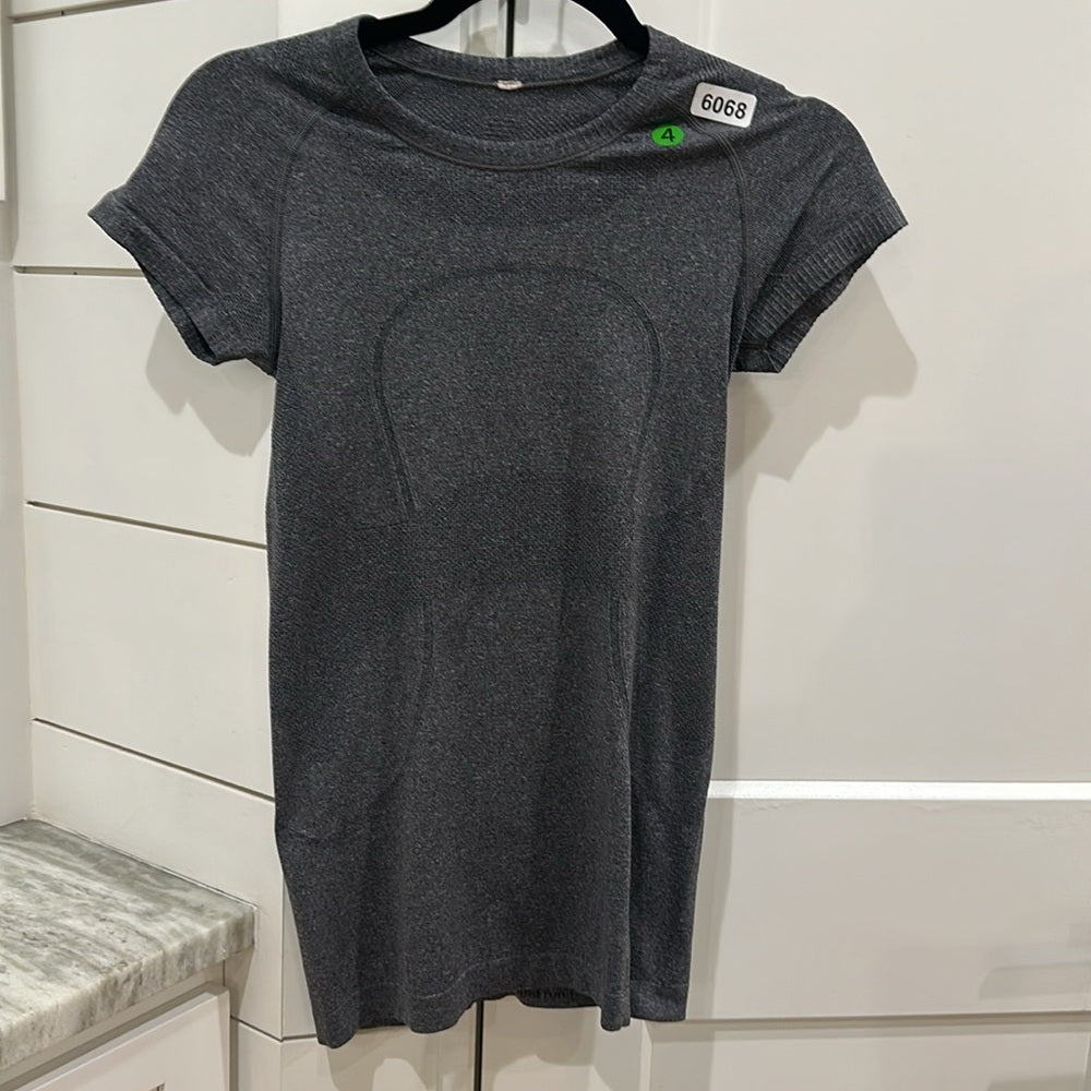 (6068)  🍋 LULULEMON RUN: Swiftly Tech Short Sleeve Crew Sz 4 **LOVED