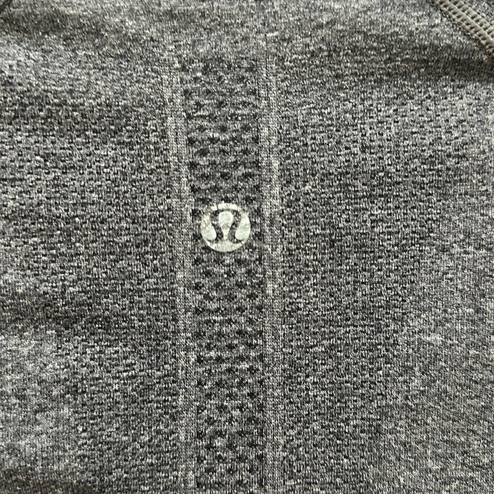 (6068)  🍋 LULULEMON RUN: Swiftly Tech Short Sleeve Crew Sz 4 **LOVED