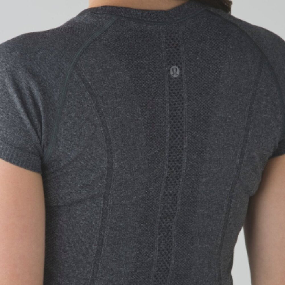 (6069)  🍋 LULULEMON RUN: Swiftly Tech Short Sleeve Crew Sz 6 **LOVED