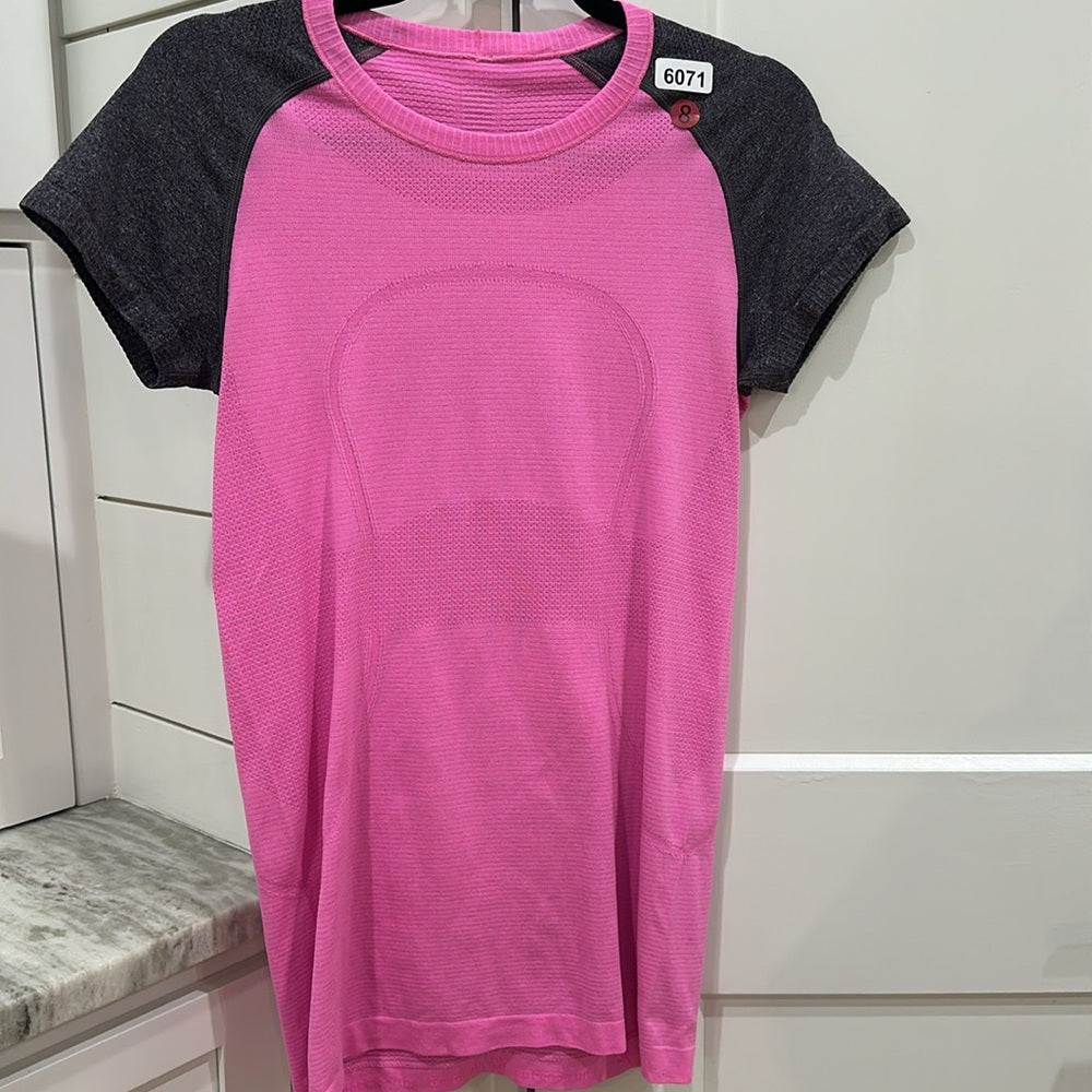 (6071)  🍋 LULULEMON RUN: Swiftly Tech Short Sleeve Crew Sz 8 **LOVED