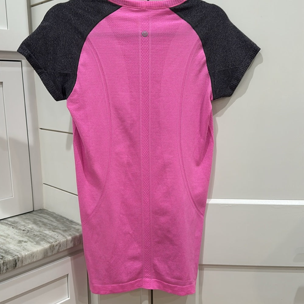 (6071)  🍋 LULULEMON RUN: Swiftly Tech Short Sleeve Crew Sz 8 **LOVED