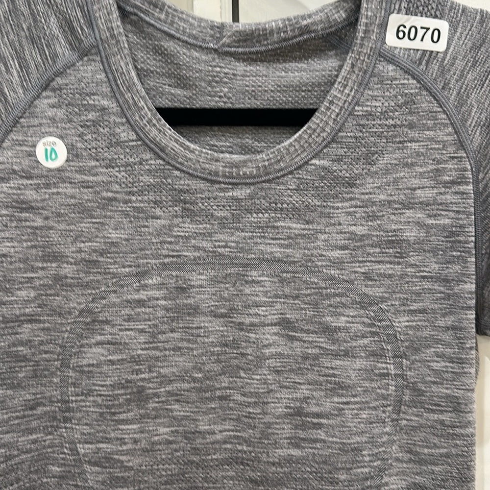 (6070)  🍋 LULULEMON RUN: Swiftly Tech Short Sleeve Crew Sz 10 **LOVED