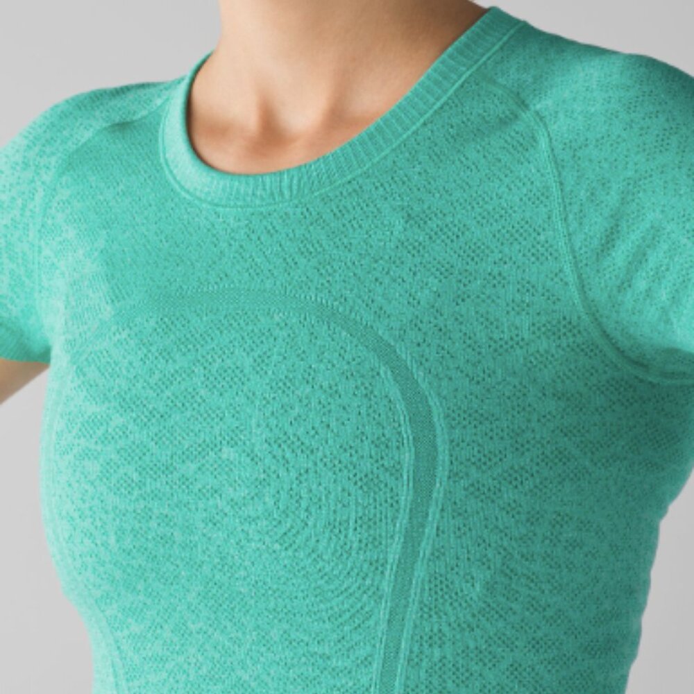 (6076)  🍋 LULULEMON RUN: Swiftly Tech Short Sleeve Crew Sz 4 **LOVED *RARE