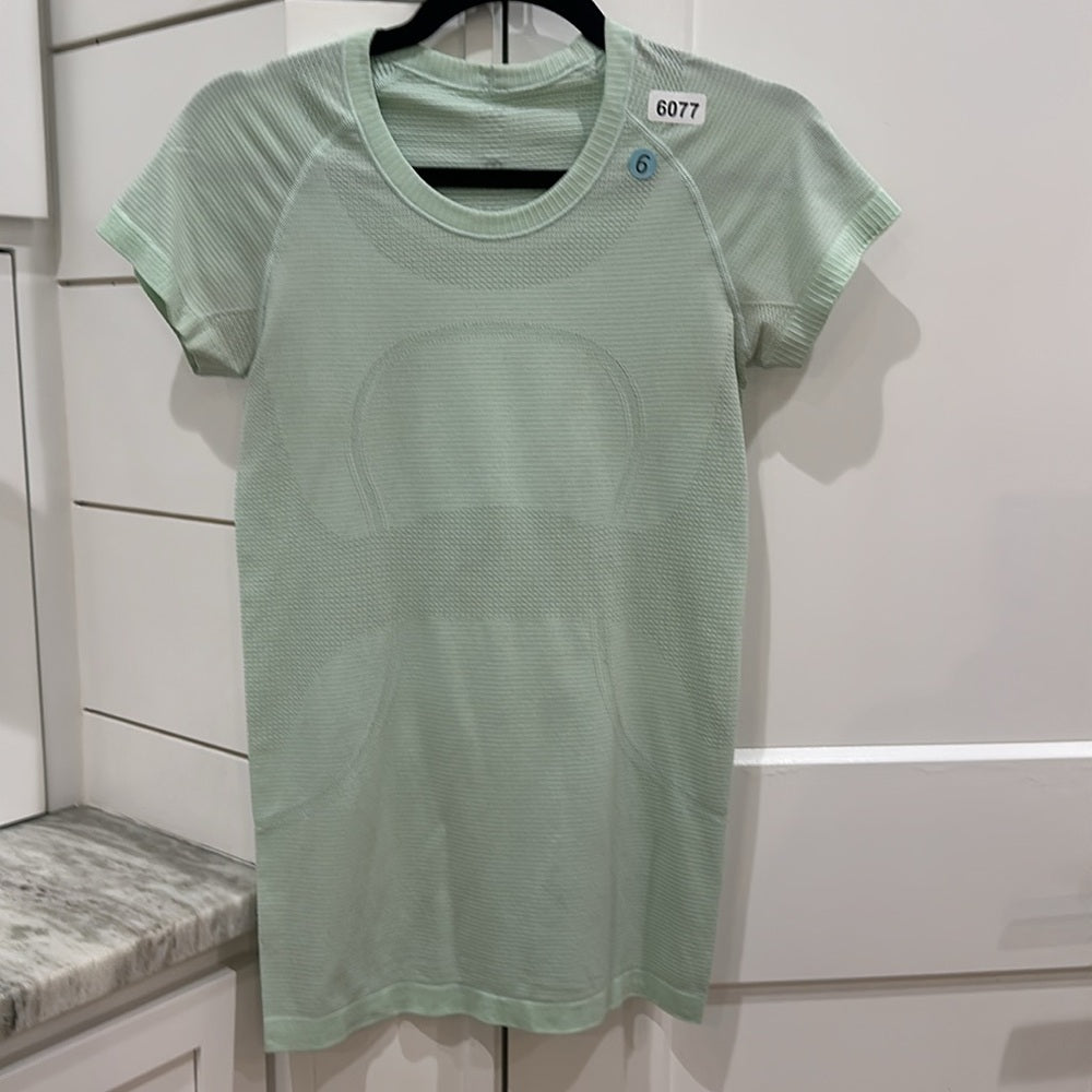 (6077)  🍋 LULULEMON RUN: Swiftly Tech Short Sleeve Crew Sz 6 **LOVED
