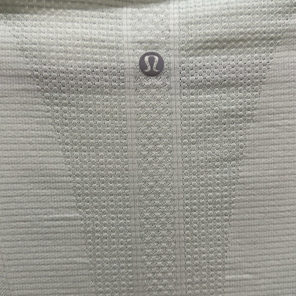 (6077)  🍋 LULULEMON RUN: Swiftly Tech Short Sleeve Crew Sz 6 **LOVED