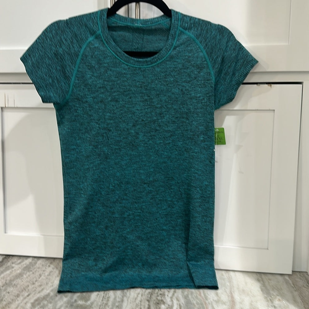 (6079)  🍋 LULULEMON RUN: Swiftly Tech Short Sleeve Crew Sz 8 **LOVED *RARE