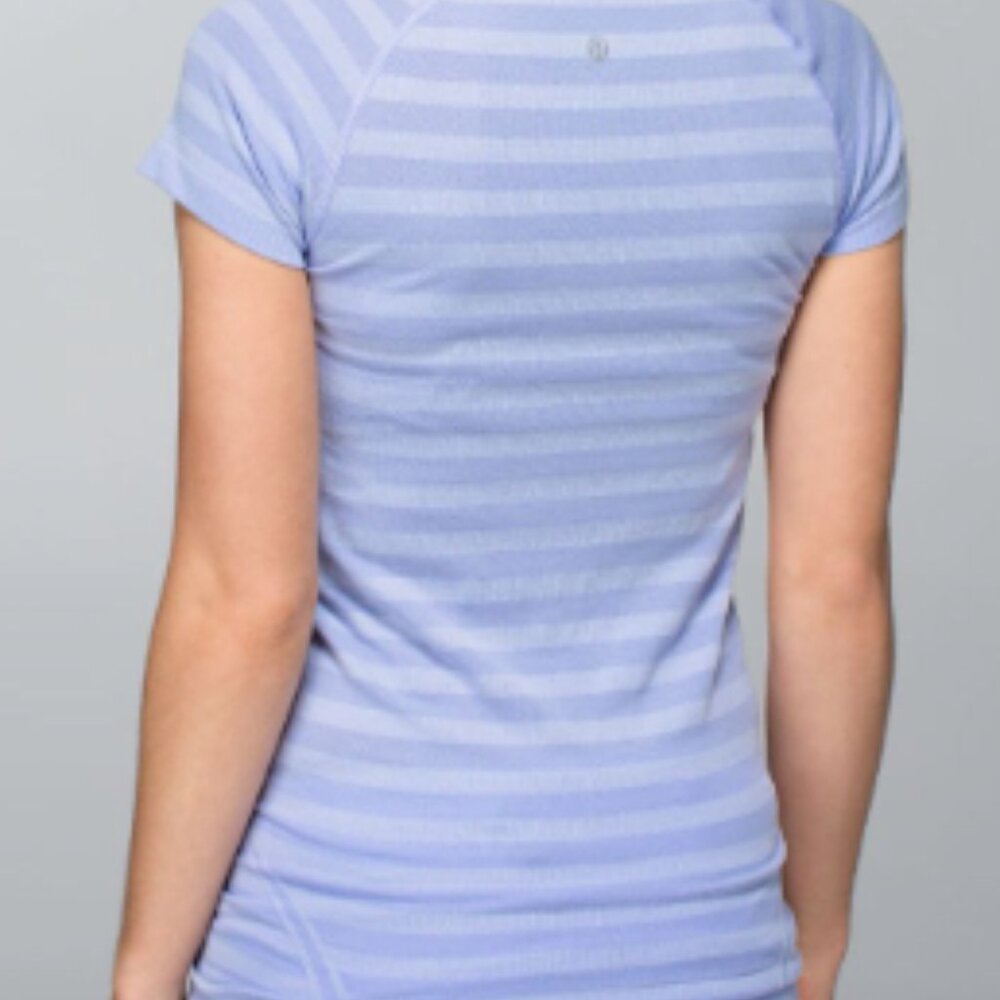 (6084)  🍋 LULULEMON RUN: Swiftly Tech Short Sleeve Crew Sz 6 **LOVED *STRIPE