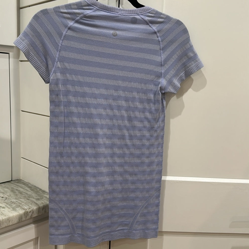 (6084)  🍋 LULULEMON RUN: Swiftly Tech Short Sleeve Crew Sz 6 **LOVED *STRIPE