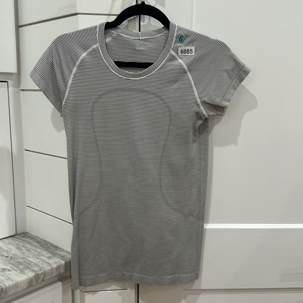(6085)  🍋 LULULEMON RUN: Swiftly Tech Short Sleeve Crew Sz 6 **LOVED *ST…